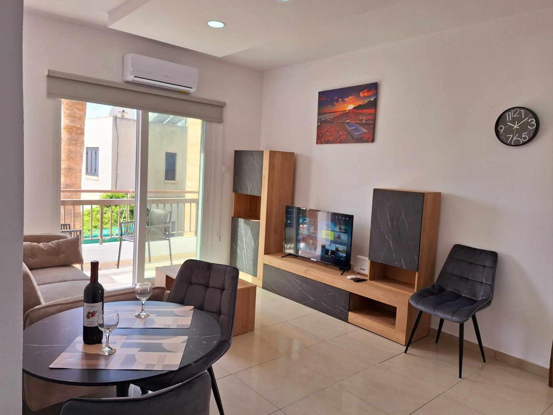 Stylish Apt Kato Paphos Close To Beach & Vibrant Harbor Life מראה חיצוני תמונה