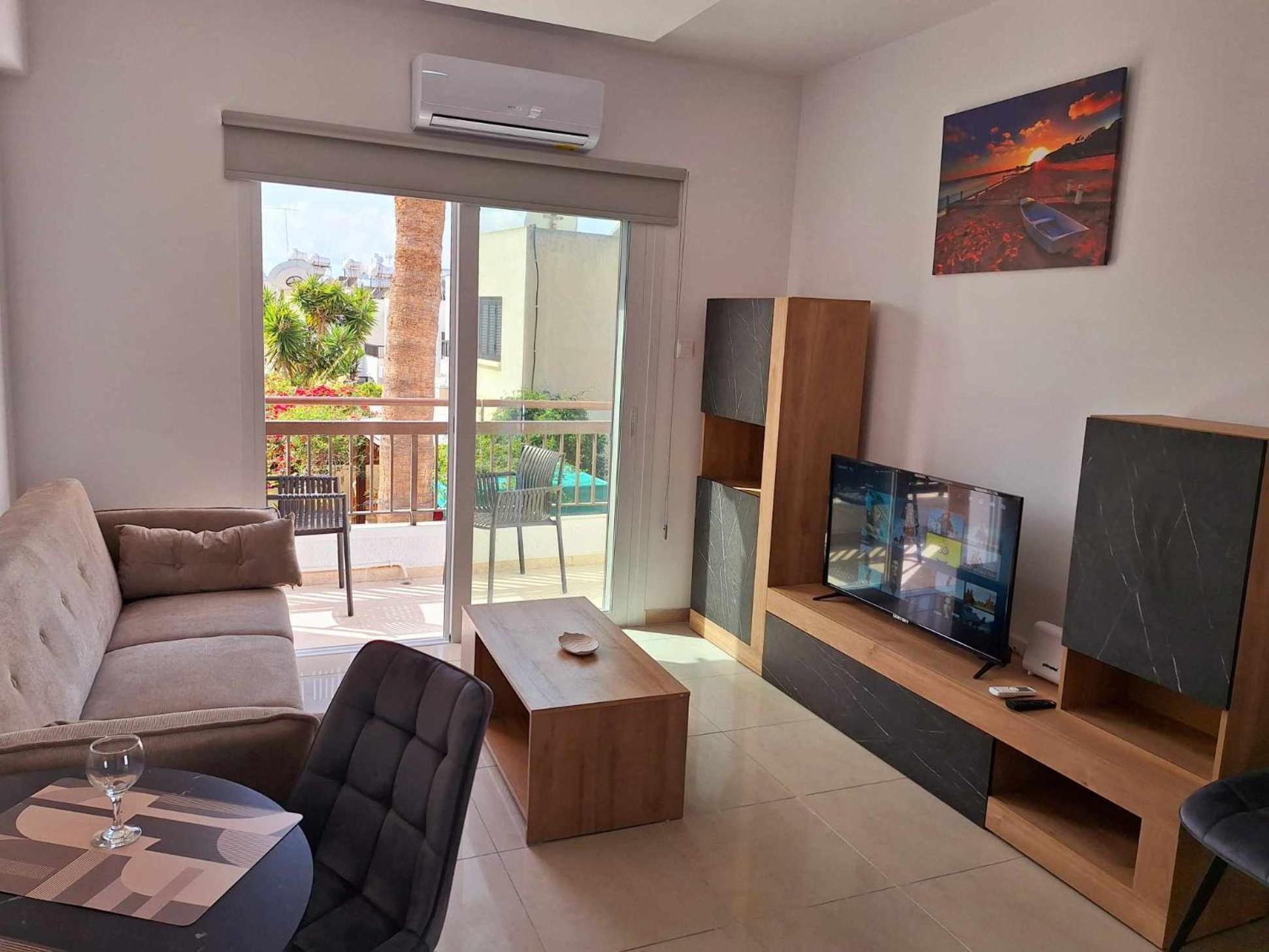 Stylish Apt Kato Paphos Close To Beach & Vibrant Harbor Life מראה חיצוני תמונה
